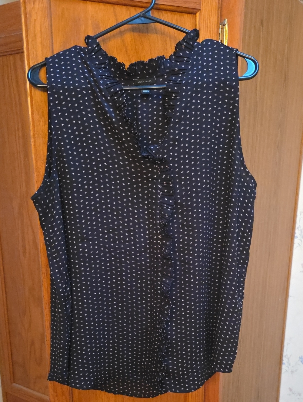 Ann Taylor Black Sleeveless Ruffle V-Neck Polka Dot Camisole
